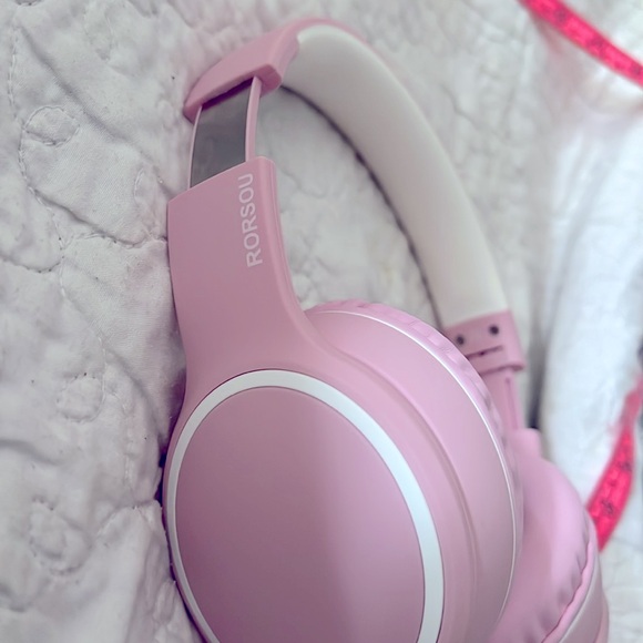 Soft Head Phones Pink padded Soft Over the Top and the Ears Adjustable Long Cord - Picture 5 of 7